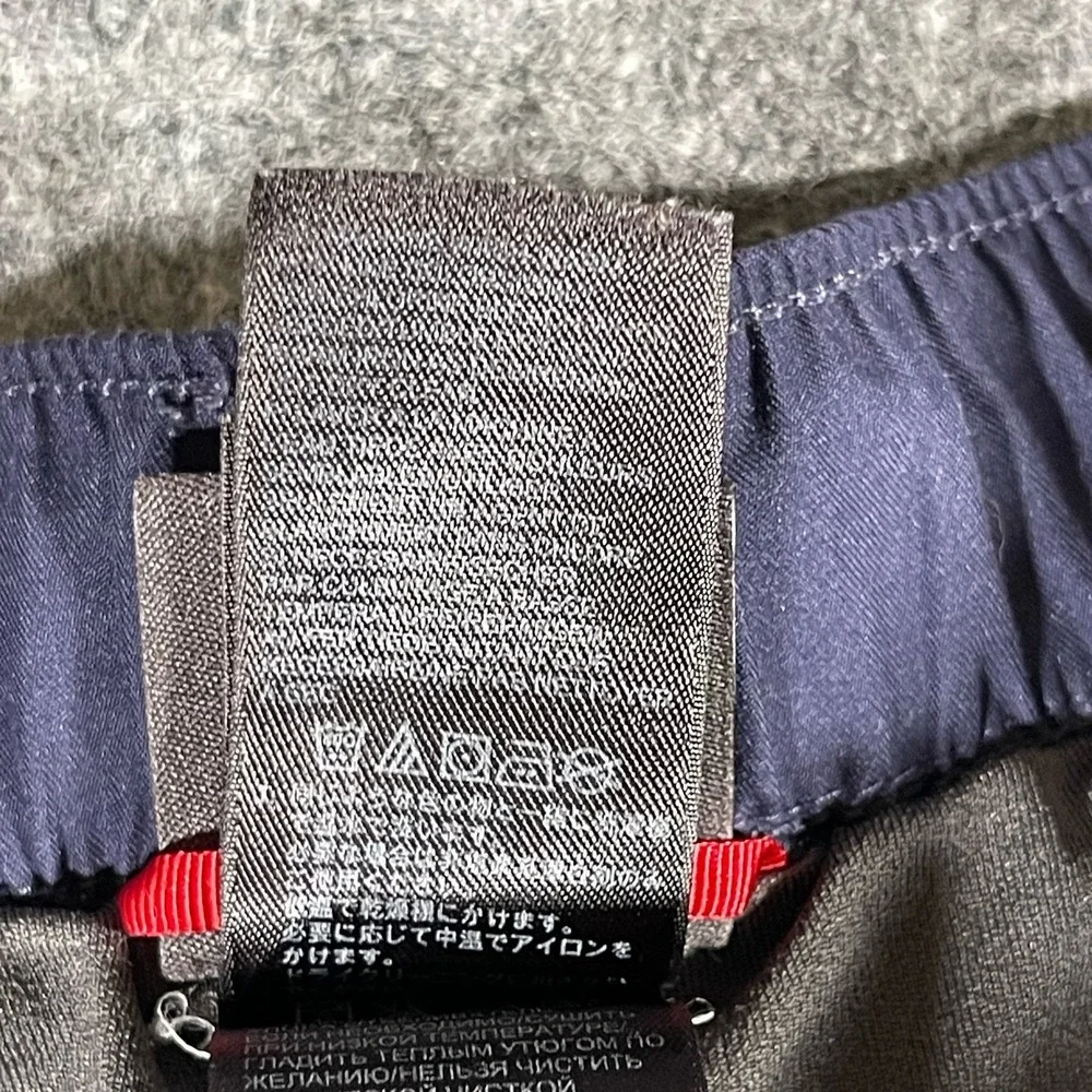 The North Face Shorts Mens Medium Navy Blue Polyester Microfiber 9